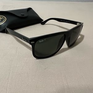 •Ray Ban Wayfarer Reverse
•Brand new